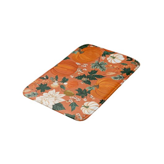 Orange Boho Pumpkin Autumn Floral Pattern Badematte (Schrägansicht)