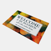 Orange Bokeh WELCOME UND BE BLESSED Fußmatte (Schrägansicht)