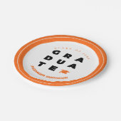 Orange Bold GRADUATE Letters and Cap Pappteller (Schrägansicht)