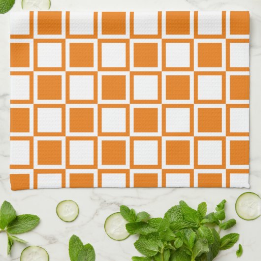 Orange Bold Mod Squares Geschirrtuch (Gefaltet)