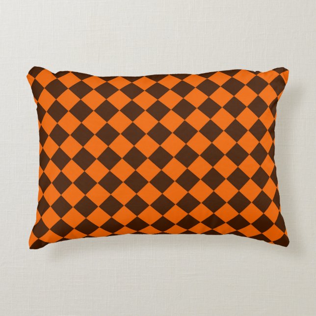 Orange Brown Diamond Schachbrett Pattern Dekokissen (Vorderseite)