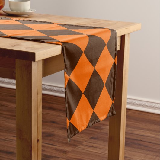 Orange Brown Diamond Schachbrett Pattern Kurzer Tischläufer (Beispiel)