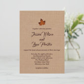 Orange Burlap Maple Leaf Hochzeit Einladung (Stehend Vorderseite)