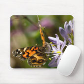 Orange Butterfly über Wild Hyacinth Apparel & Gesc Mousepad (Mit Mouse)