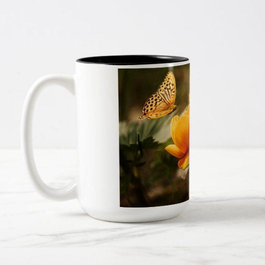 Orange Butterfly und Blume Zweifarbige Tasse (Links)