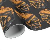 Orange Butterfly Wings Skulls Black Geschenkpapier (Rolleneckpunkt)