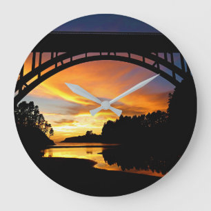 Orange California Coastal Sunset unterhalb der Brü Große Wanduhr