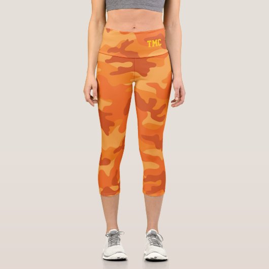 Orange Camouflage Yellow Monogram Initials Colorfu Capri Leggings (Vorderseite)