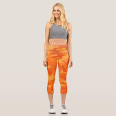 Orange Camouflage Yellow Monogram Initials Colorfu Capri Leggings (Vorderseite)