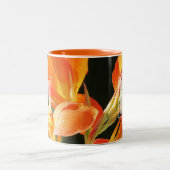 Orange Canna Lily Monogramm Zweifarbige Tasse (Mittel)