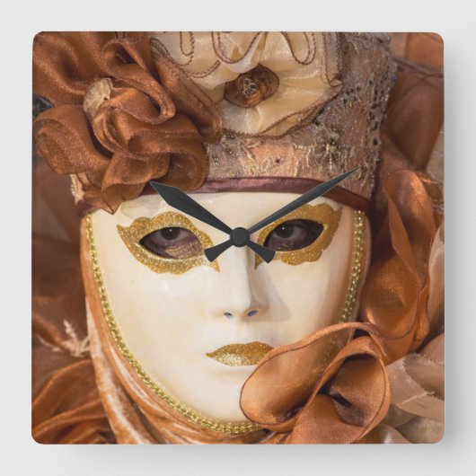 Orange Carnival costume, Venice Quadratische Wanduhr (Vorderseite)