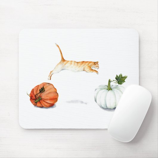 Orange Cat Jumping between Pumpkins Mousepad (Mit Mouse)