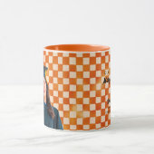 Orange Checkered Personalized Portrait Graduation Tasse (Zentrum)