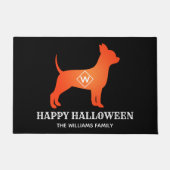 Orange Chihuahua Happy Halloween Familienname Fußmatte (Vorderseite)