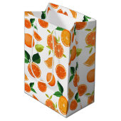Orange Citrus Botanisches Muster Mittlere Geschenktüte (Vorderseite Schrägansicht)