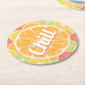 Orange Citrus Slices Chill Runder Pappuntersetzer (Angewinkelt)