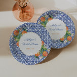 Orange Classic Blue White Positano Polterabend Pappteller<br><div class="desc">Handgemalte Orangen vor einem Hintergrund, basierend auf einer Vintagen blauen und weißen Kachel. Wenn Sie den mittleren Kreis mit einer schlichten Kante bevorzugen (statt scallopiert), ist diese Option verfügbar. Unter den Textanpassungsboxen "klicken Sie auf, um sich weiter anzupassen", gehen Sie dann zum Bereich "Ebenen" und entblenden Sie das "oval" und...</div>