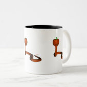 Orange Cobra Zweifarbige Tasse (VorderseiteRechts)