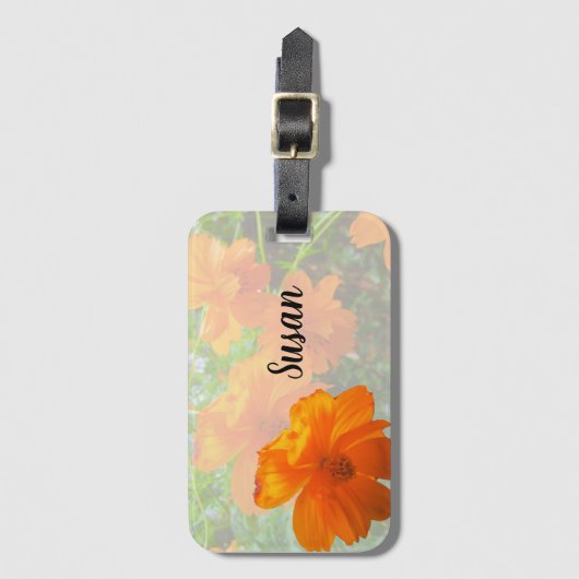Orange Cosmos Blume Gepäckanhänger (Vorderseite Vertikal)
