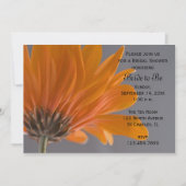 Orange Daisy auf grauem Brautparty Einladung (Vorderseite)