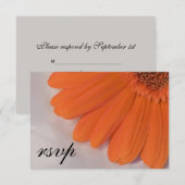 Orange Daisy White Satin Wedding RSVP Response Karte (Vorne/Hinten)