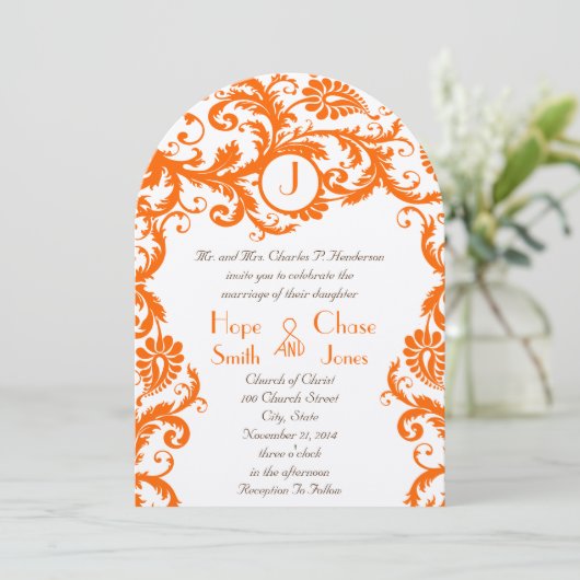 Orange Damask Coral Monogram Wedding Einladung (Stehend Vorderseite)