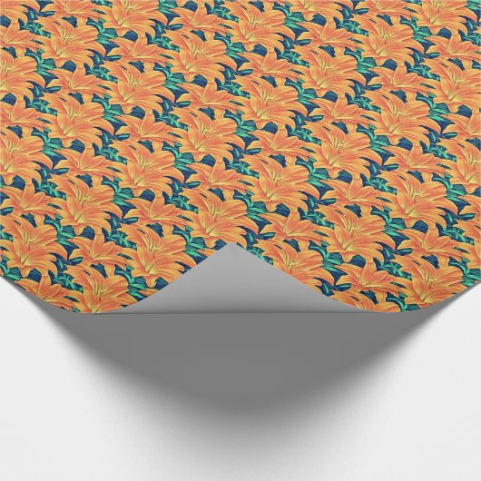Orange Day Lilies mit grünen Blätter Geschenkpapier (Ecke)