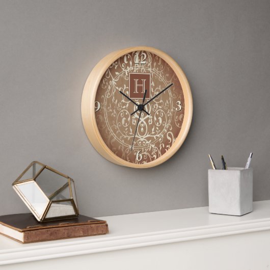 Orange Elegant Blüh Monogram Clock Uhr (Büro)