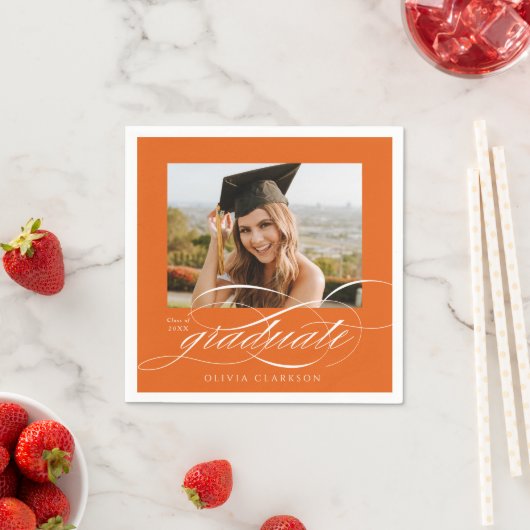 Orange Elegant Script Foto Graduation Party Serviette (Beispiel)