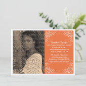 Orange Elegante Wirbel Foto Abschluss Einladung (Stehend Vorderseite)