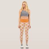 Orange Floral Mandala Circle Batik Muster Capri Leggings (Vorderseite)