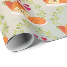 Orange Fox mit roten Herzen und einem grünen Kraut Geschenkpapier