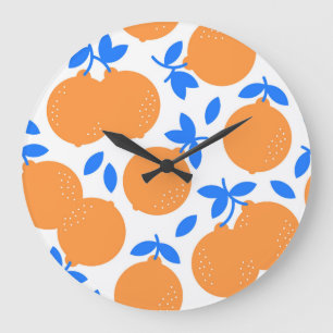Orange Fruit: Exquisite blauweiße Muster. Große Wanduhr