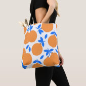 Orange Fruit: Exquisite blauweiße Muster. Tasche (Von Nahem)