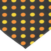 Orange Gelb auf Schwarz Punkte Design  Tischdecke (Schrägansicht)