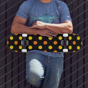 Orange Gelb auf schwarzem Punkte-Design Skateboard