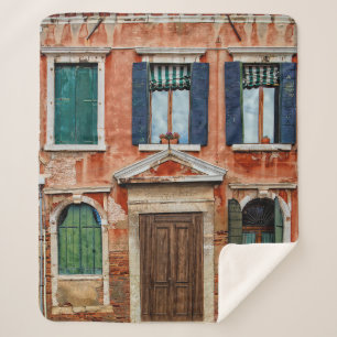 ORANGE-GEMALTETE GEBÄUDE-FACADE SHERPADECKE