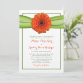 Orange Gerbera Daisy Green Wedding Einladung (Stehend Vorderseite)