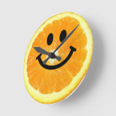 Orange-Gesichtshaut Runde Wanduhr (Winkel)