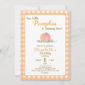 Orange Gingham Unser kleiner Pumpkin erster Geburt Einladung (Vorderseite)