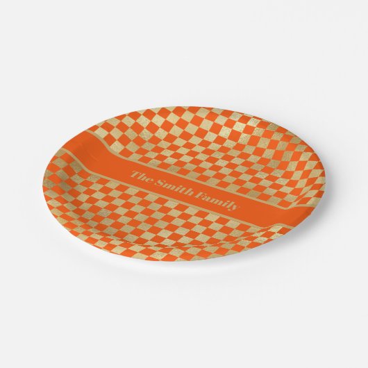 Orange Gold Checkered Paper Plate Pappteller (Schrägansicht)
