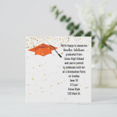 Orange Graduation Cap mit Gold Confetti Einladung (Stehend Vorderseite)