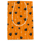 Orange Graduation Caps und Ribbon Mittlere Geschenktüte (Vorderseite)