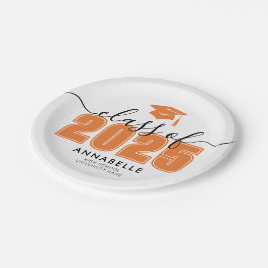 Orange Graduation Party Pappteller (Schrägansicht)