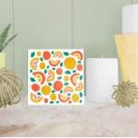 Orange Grapefruit Citrus Pattern Fliese<br><div class="desc">Diese Keramik Kachel weist ein farbenfrohes Fruchtmuster mit Grapefruit und orangefarbenen Scheiben und kleinen grünen Blätter auf.</div>