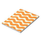 Orange Groovy Wavy Stripe Abstrakt Moderner Frühli Notizblock (Rotiert)