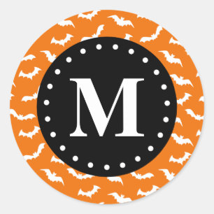 Orange Halloween Bat Pattern Black Monogram Runder Aufkleber