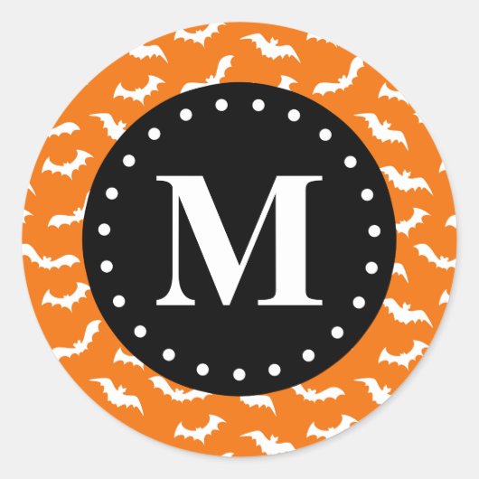 Orange Halloween Bat Pattern Black Monogram Runder Aufkleber (Vorderseite)
