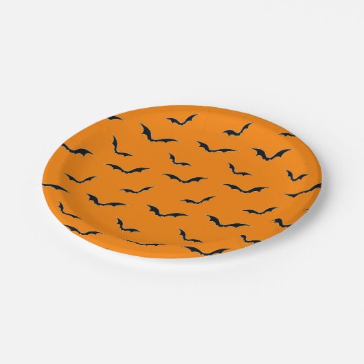 Orange Halloween Flying Bats Paper-Teller Pappteller (Schrägansicht)