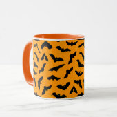 Orange Halloween Flying Bats Tasse (Vorderseite Links)